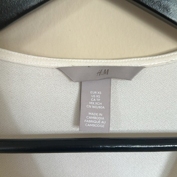 H&M off-white flutter cap sleeve dress XS - Picture 3 of 3